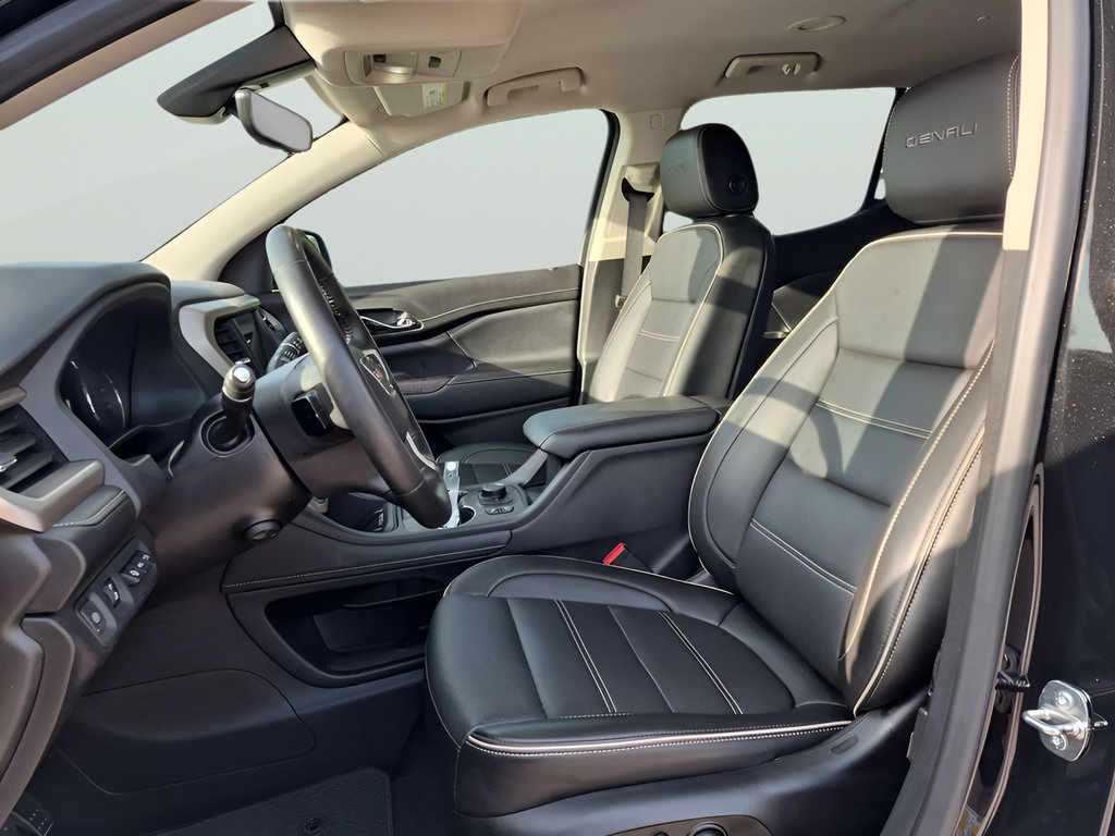 Used 2021 GMC Acadia Denali w/ Denali Technology Package FWD image 25