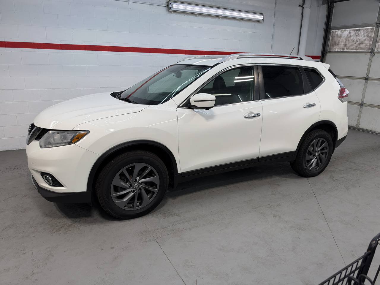 Used 2016 Nissan Rogue SL AWD/4WD image 2