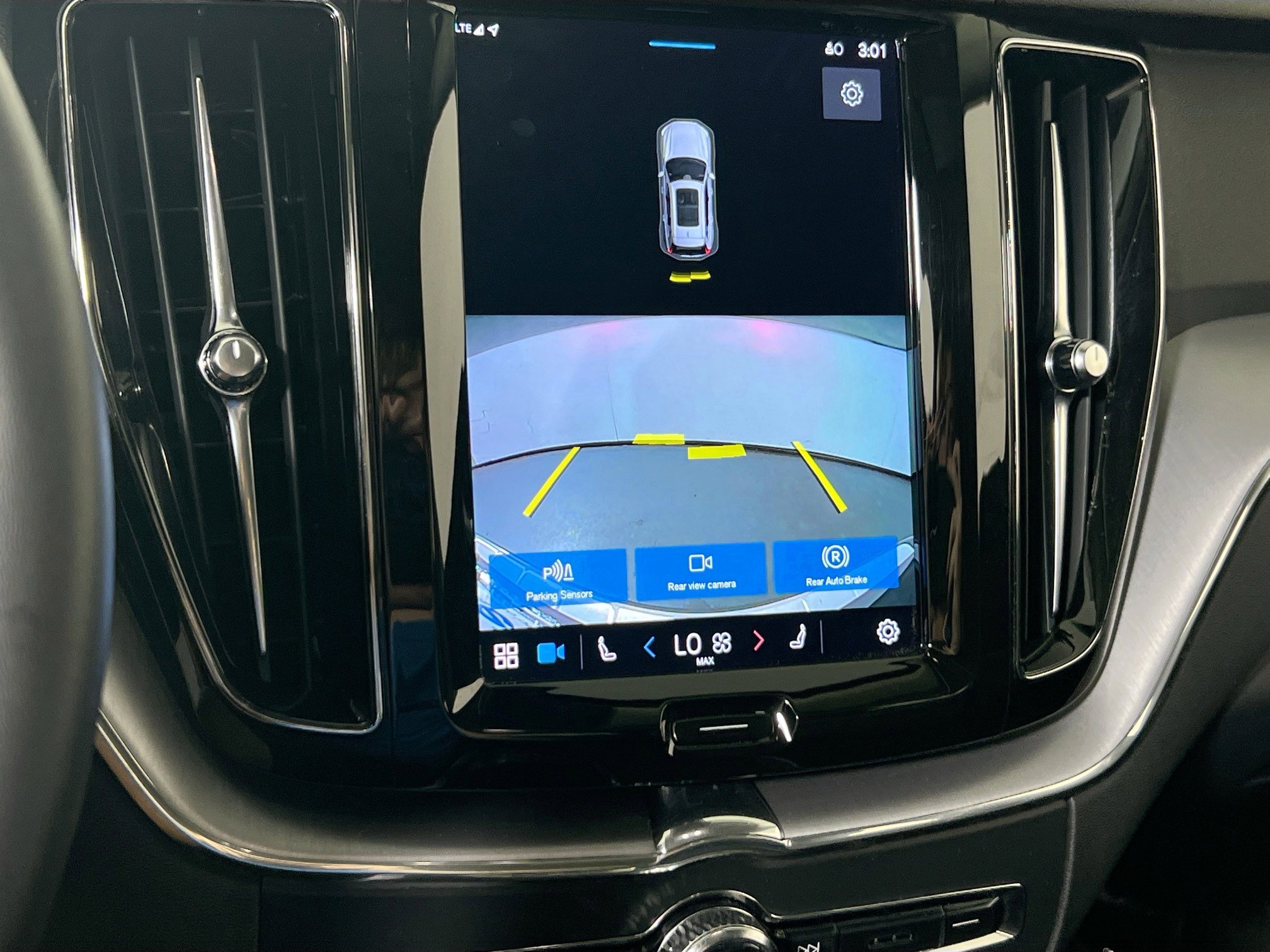 Used 2022 Volvo XC60 B5 Momentum image 14