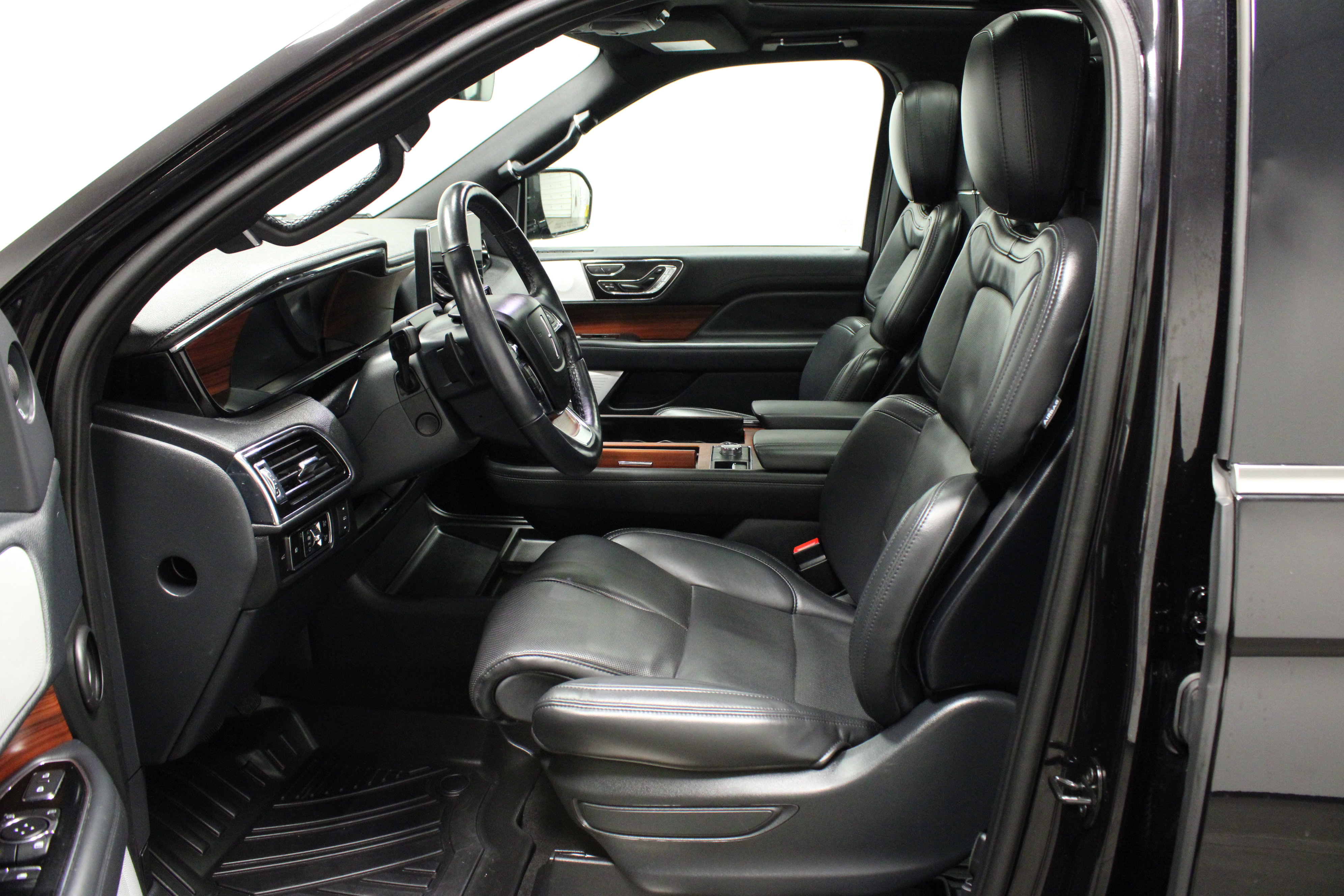 Used 2024 Lincoln Navigator Reserve image 20