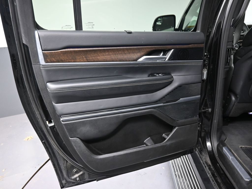 Used 2024 Jeep Grand Wagoneer L 4WD image 29