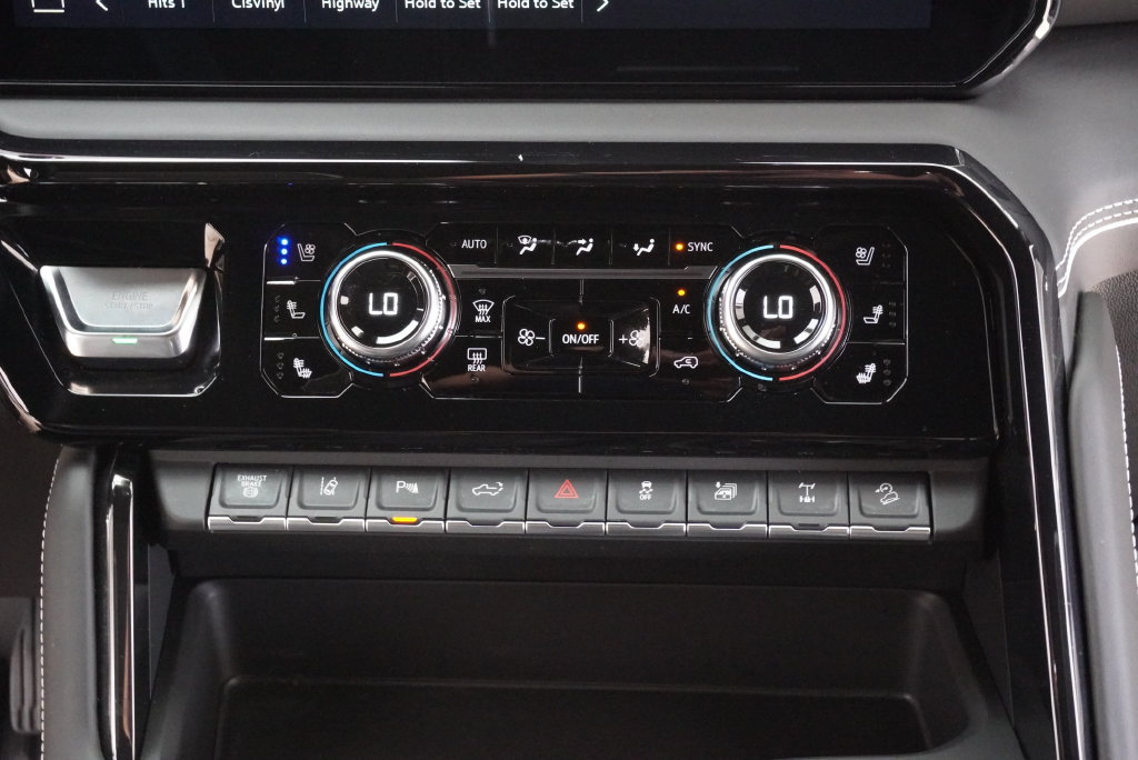 Used 2025 GMC Sierra 2500 AT4X AWD/4WD image 18