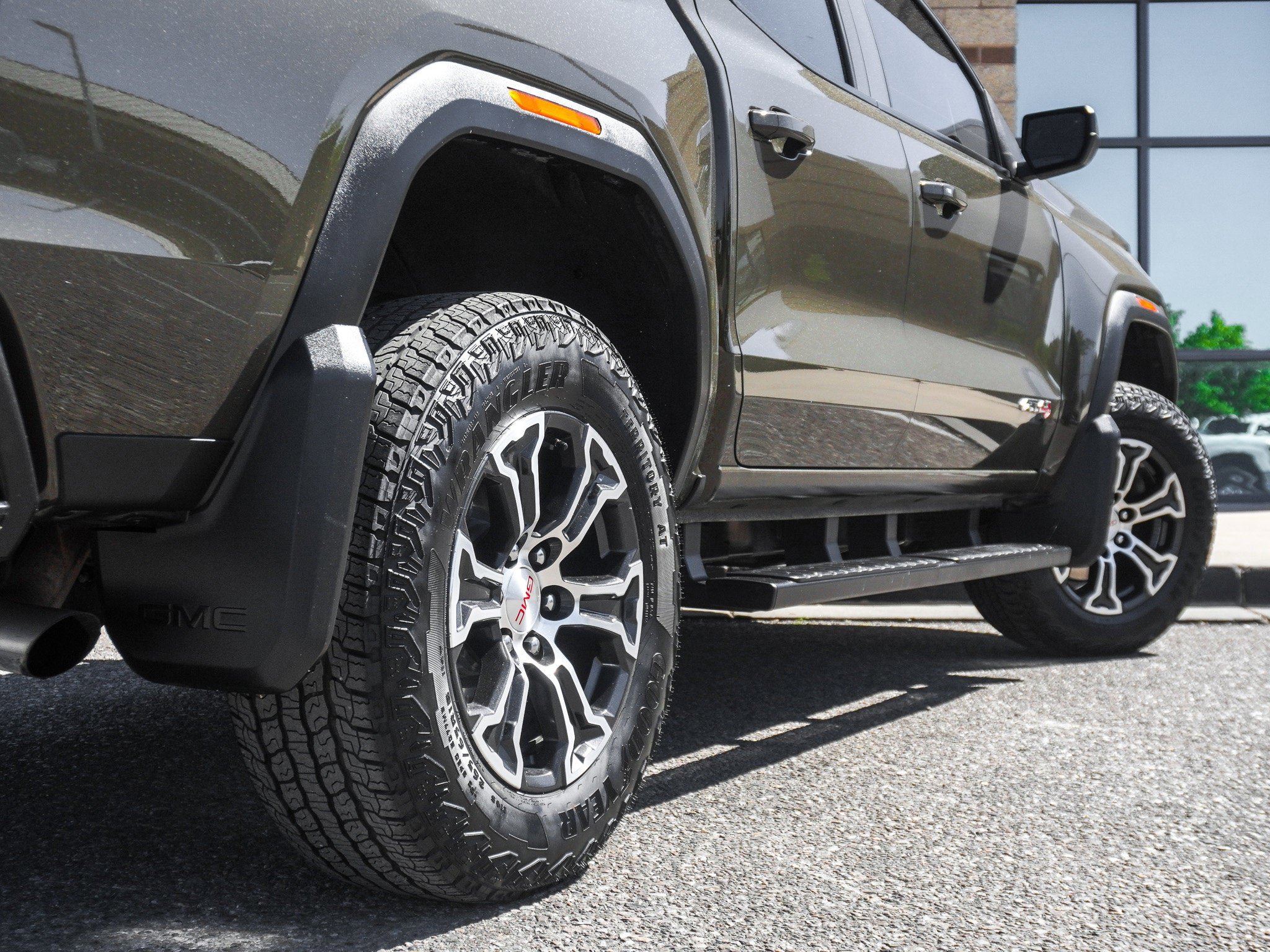 Used 2024 GMC Canyon AT4 w/ LPO, Skid Plate Package AWD/4WD image 11