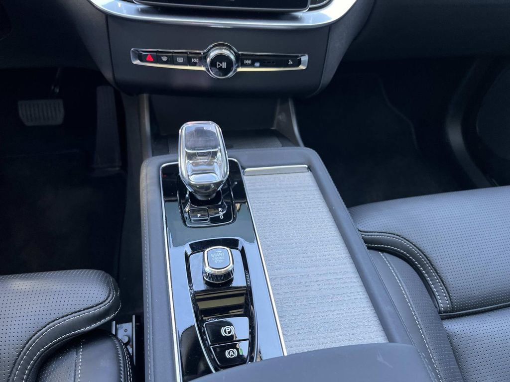 Used 2025 Volvo XC90 B6 Ultra image 36