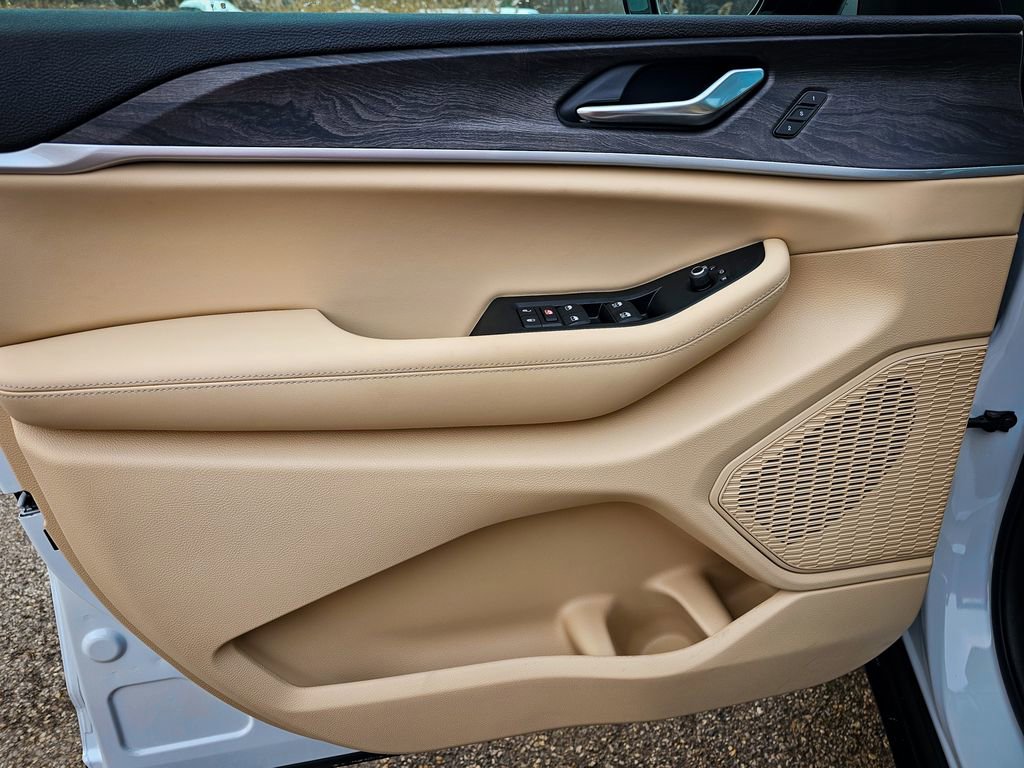 New 2025 Jeep Grand Cherokee Limited image 11