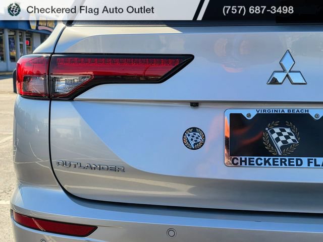 Used 2022 Mitsubishi Outlander SEL Black Edition image 17