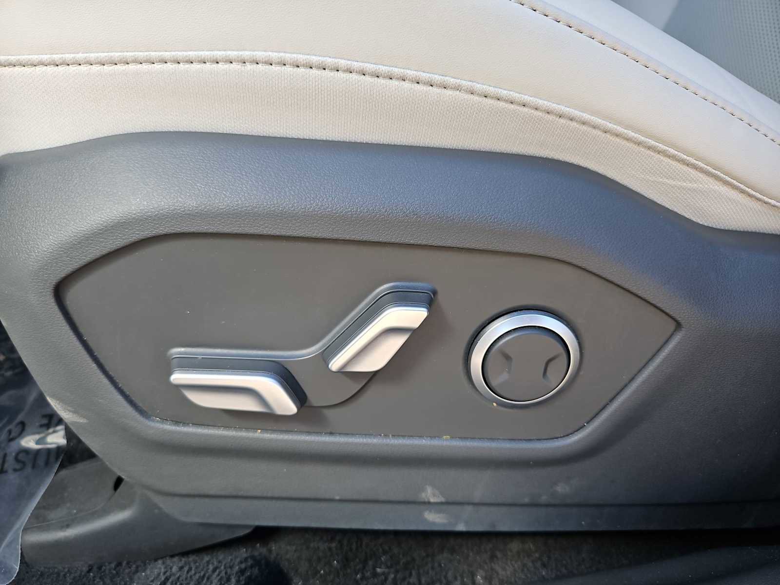 Certified 2025 Hyundai Santa Fe SEL image 17