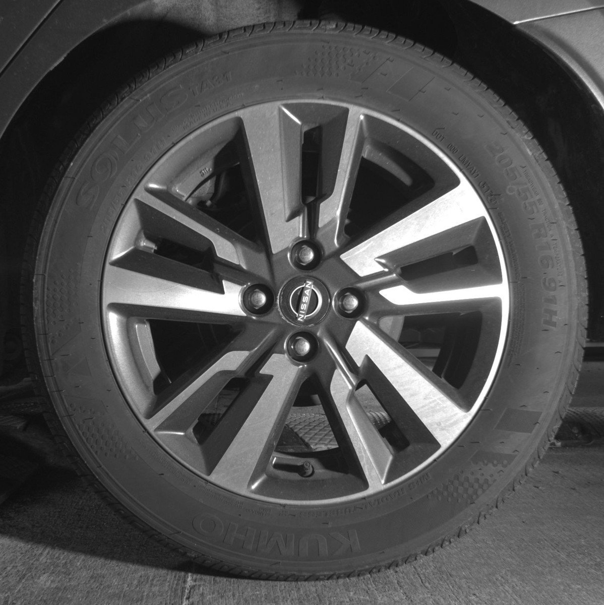 Used 2025 Nissan Versa SV image 14