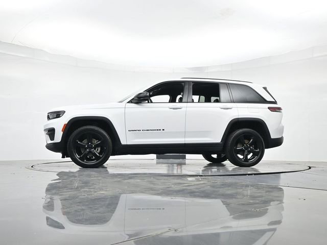 Used 2023 Jeep Grand Cherokee Altitude image 34