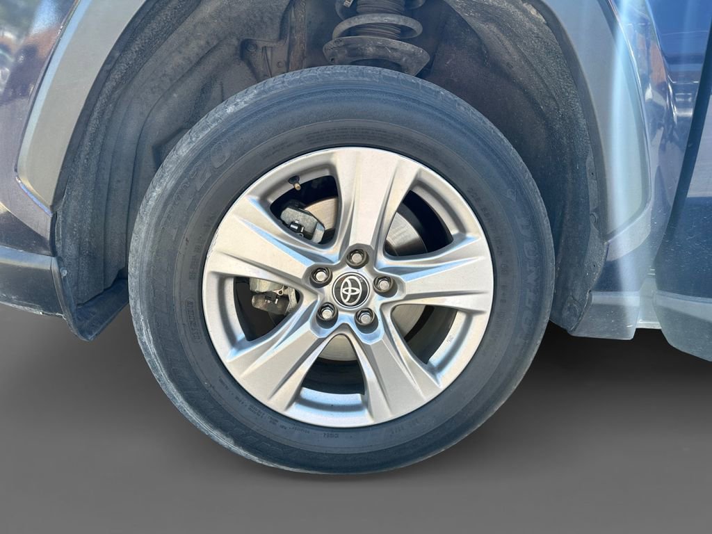 Used 2024 Toyota RAV4 XLE FWD image 15