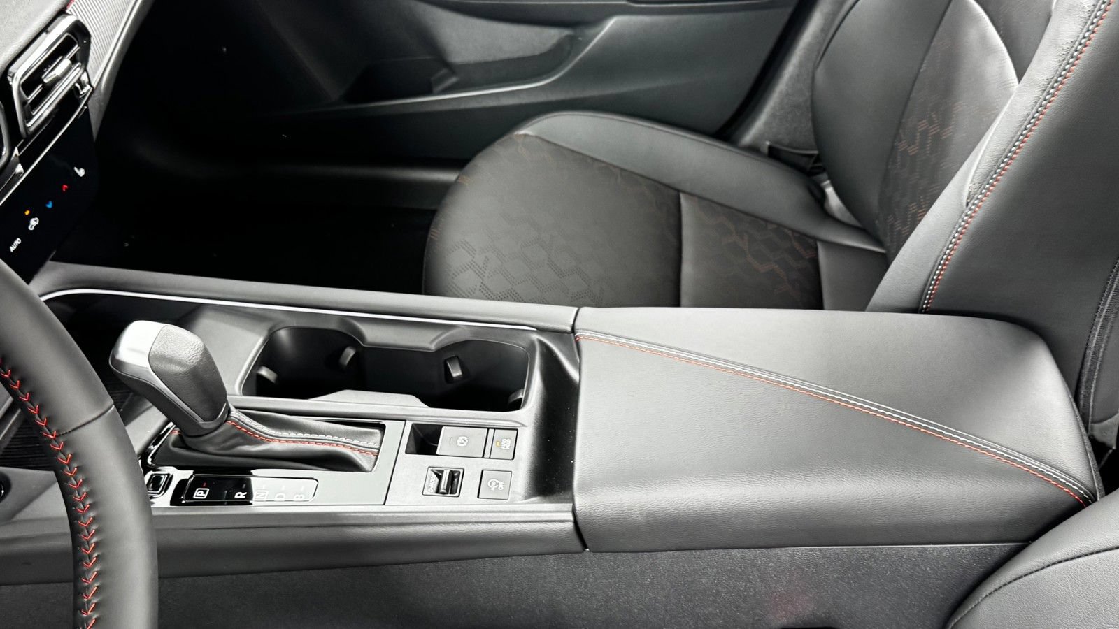 New 2026 Nissan Sentra SR w/ SR Premium Package FWD image 33