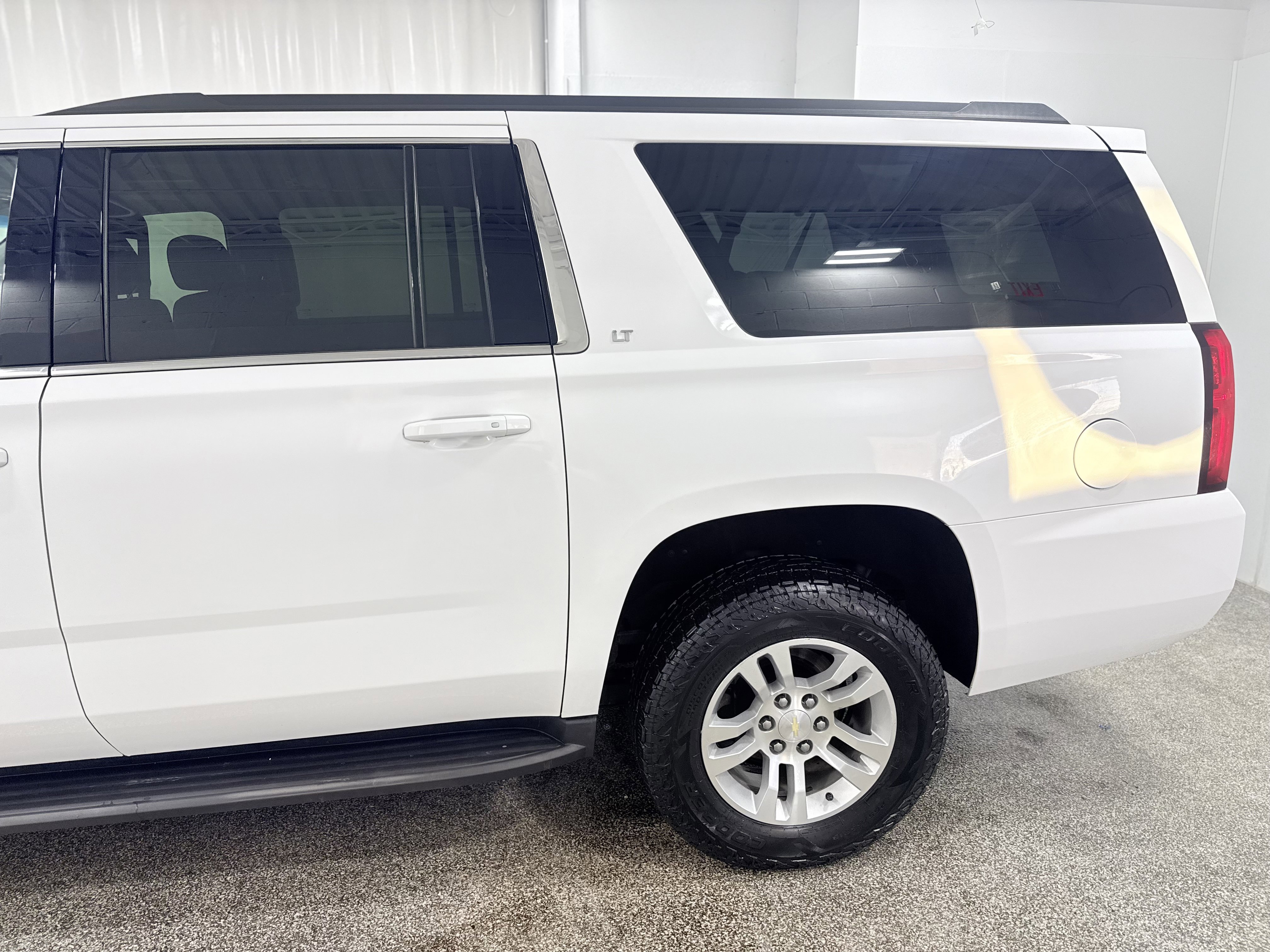 Used 2018 Chevrolet Suburban LT image 5