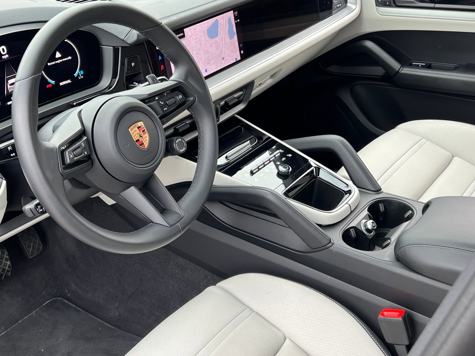Certified 2025 Porsche Cayenne image 4