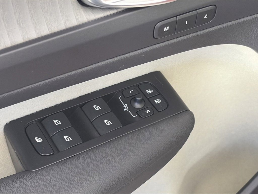 Used 2022 Volvo XC40 T5 Inscription image 24