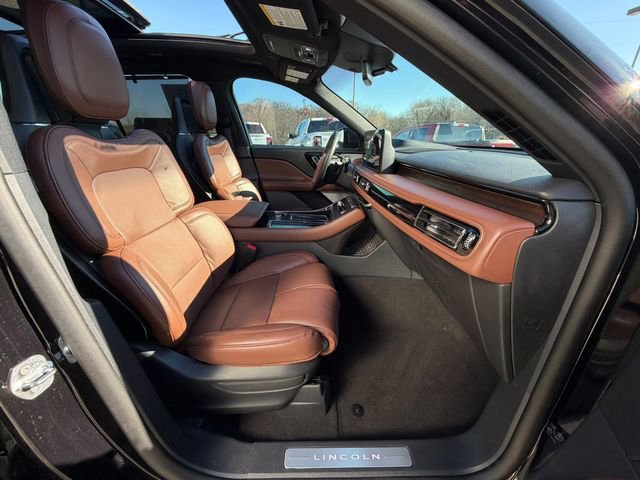 Used 2025 Lincoln Aviator Reserve w/ Equipment Group 201A image 9