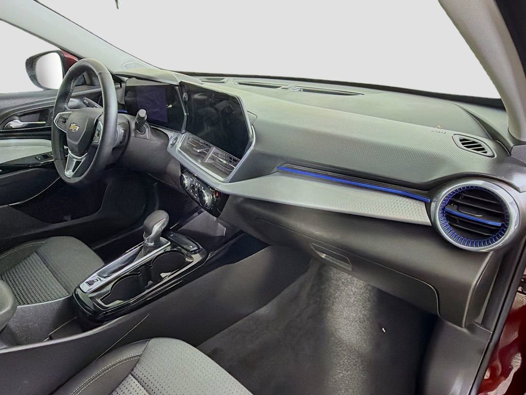 Used 2024 Chevrolet Trax LT w/ Driver Confidence Package image 26