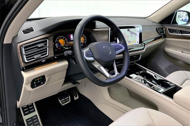 Used 2025 Volkswagen Atlas SEL Premium R-Line image 14