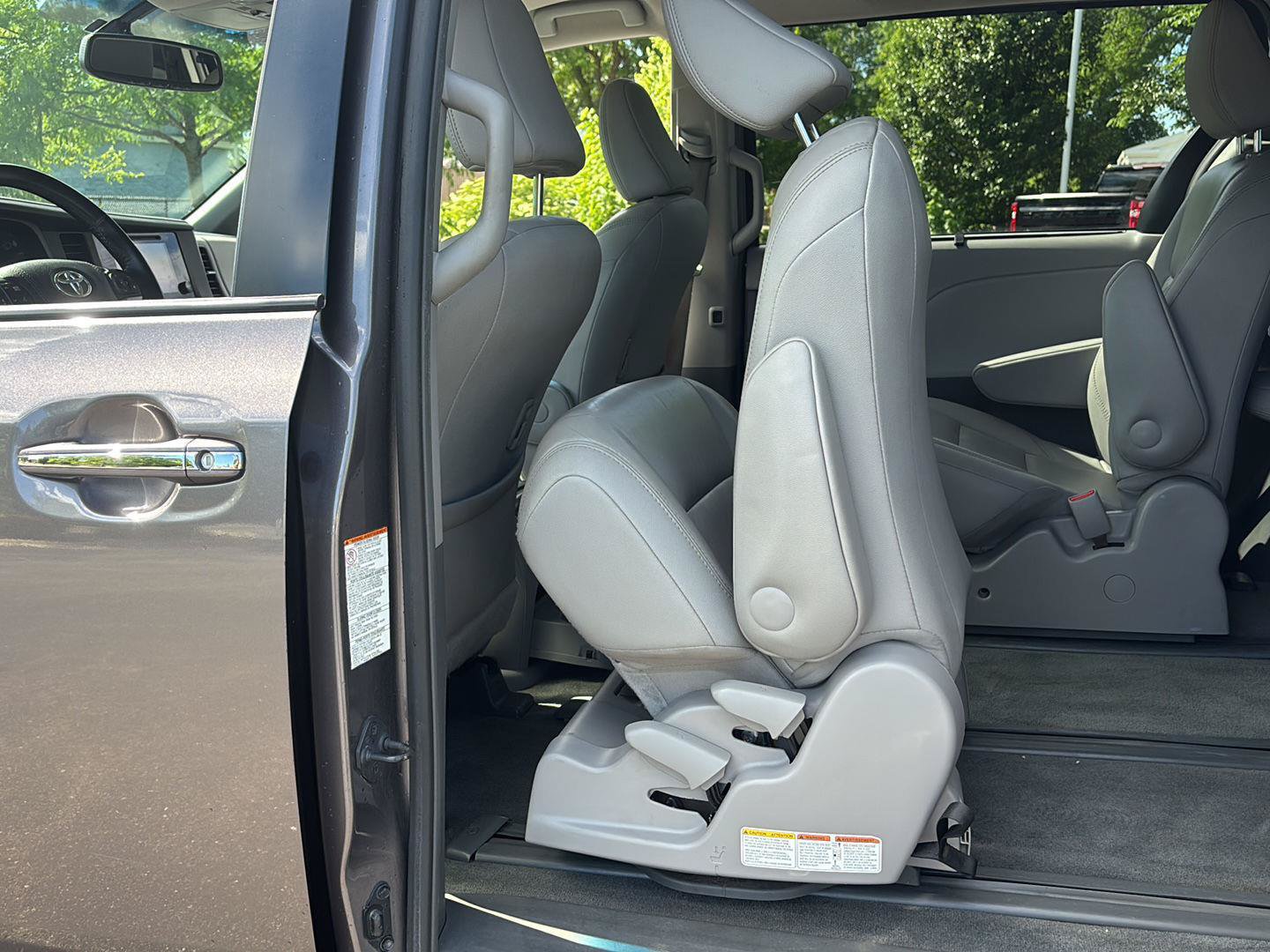 Used 2015 Toyota Sienna XLE AWD/4WD image 24