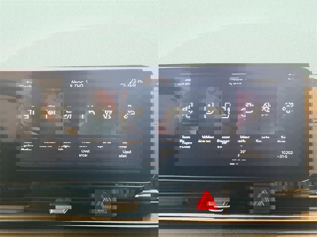 Used 2025 Kia Carnival EX image 23