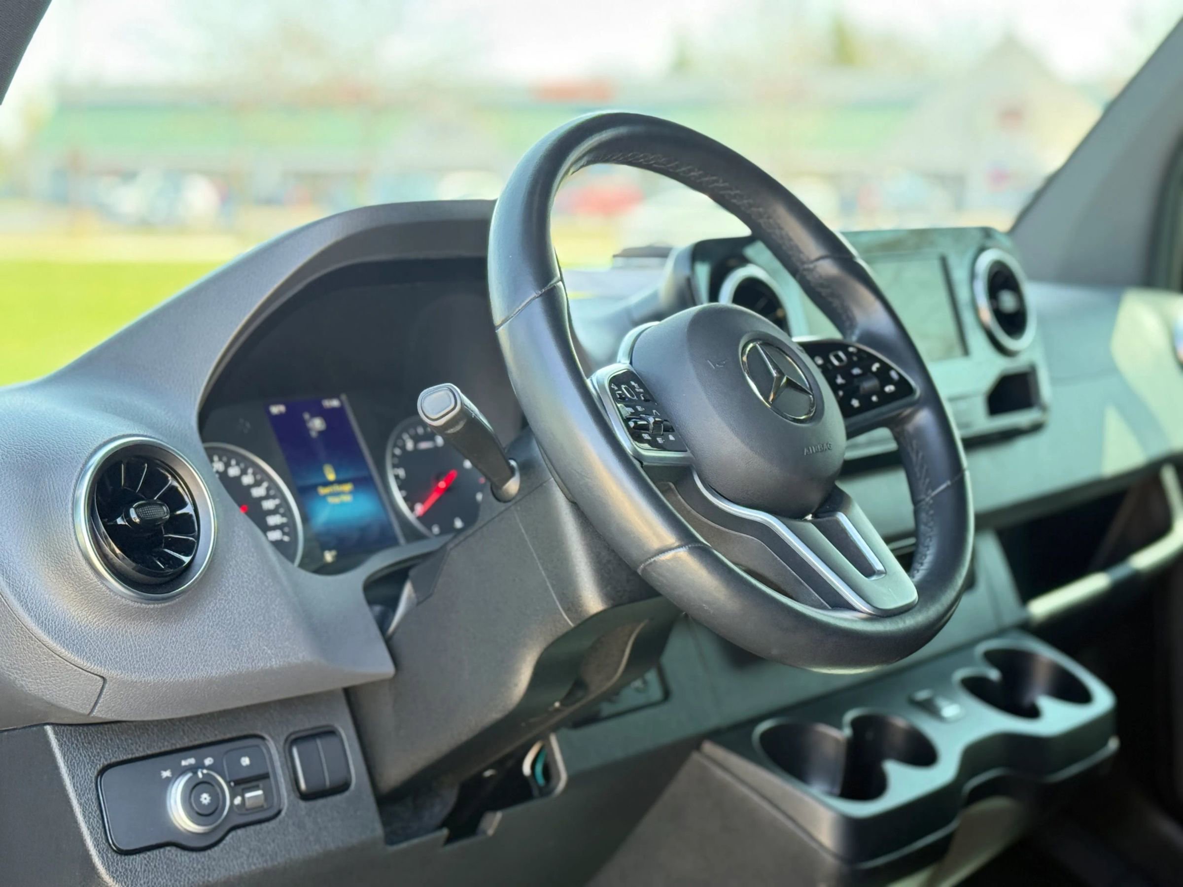 Used 2022 Mercedes-Benz Sprinter 2500 image 40