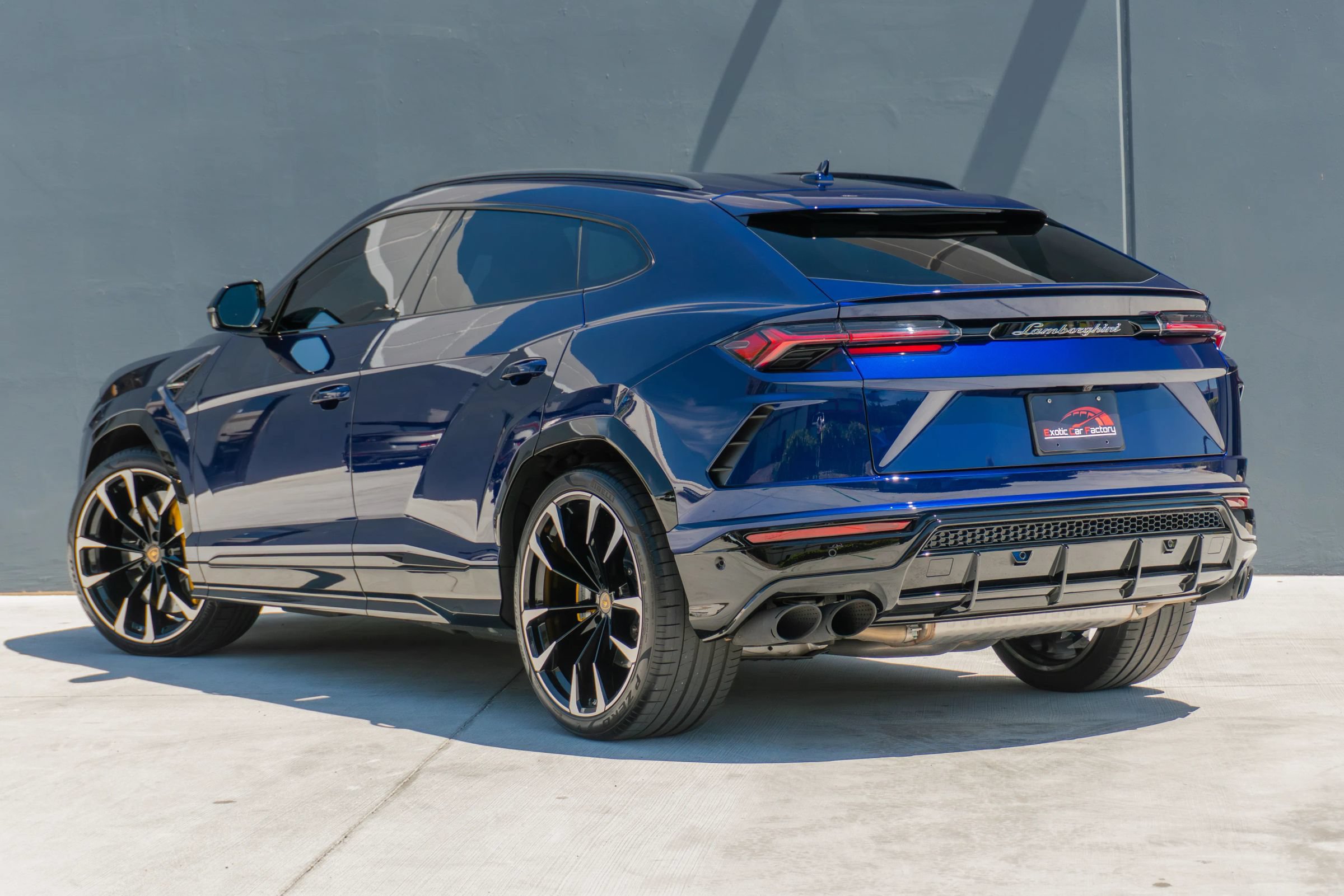 Used 2021 Lamborghini Urus AWD/4WD image 9