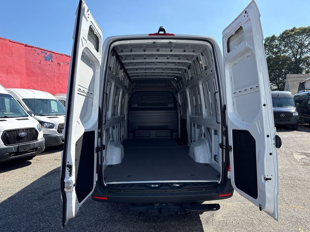 Used 2025 Mercedes-Benz Sprinter 2500 image 26