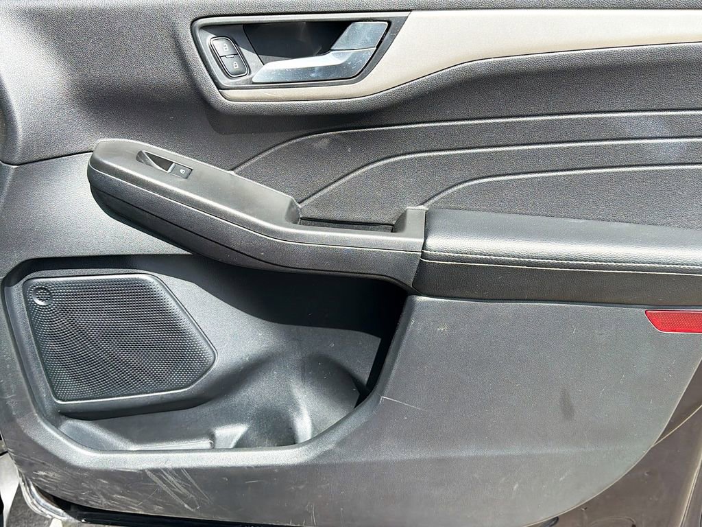 Used 2021 Ford Escape SE w/ Cold Weather Package image 17