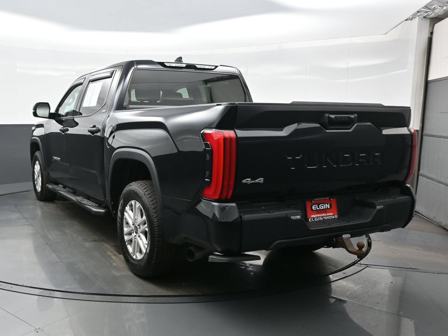 Used 2023 Toyota Tundra SR5 w/ SR5 Convenience Package AWD/4WD image 4