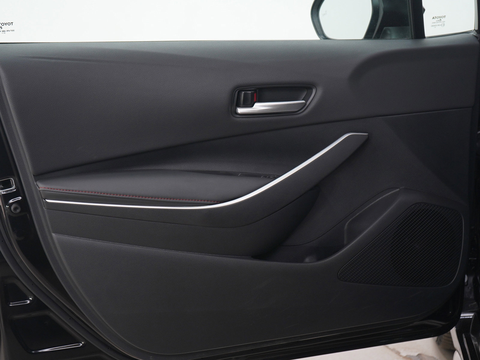 Used 2025 Toyota Corolla SE image 19