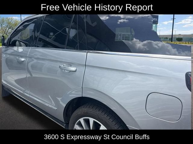 Used 2020 Lincoln Navigator Reserve AWD/4WD image 3