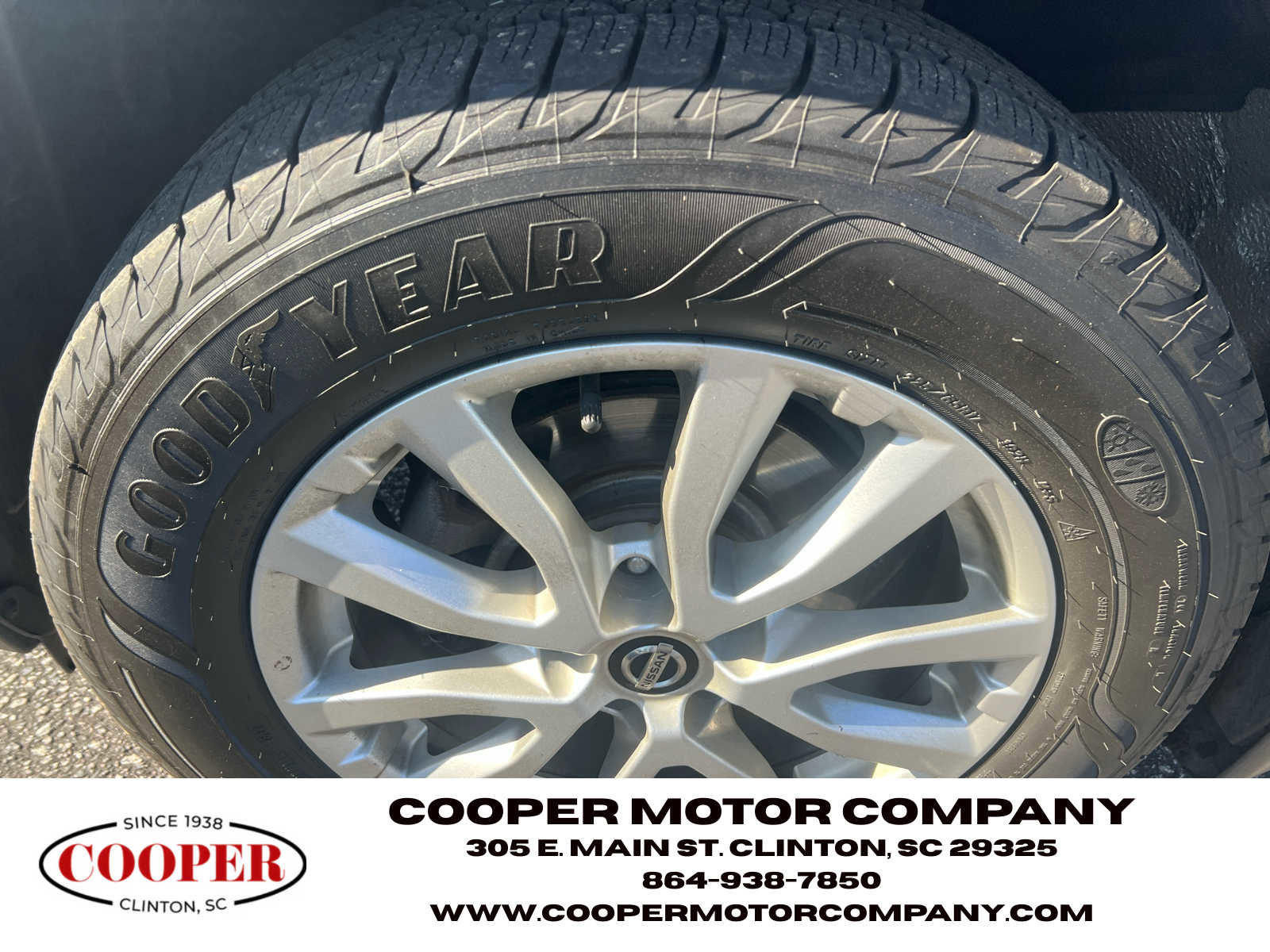 Used 2018 Nissan Rogue SV w/ Premium Package image 31