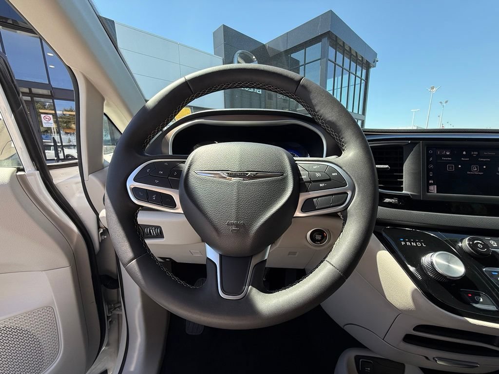 Used 2023 Chrysler Voyager LX FWD image 19