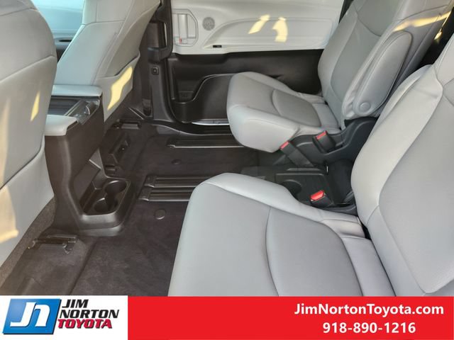 Used 2026 Toyota Sienna XLE FWD image 29