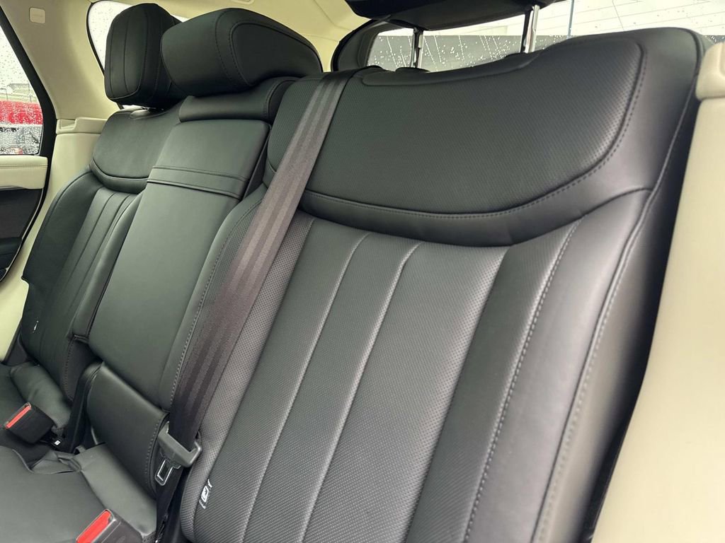 Used 2024 Land Rover Range Rover SE AWD/4WD image 15