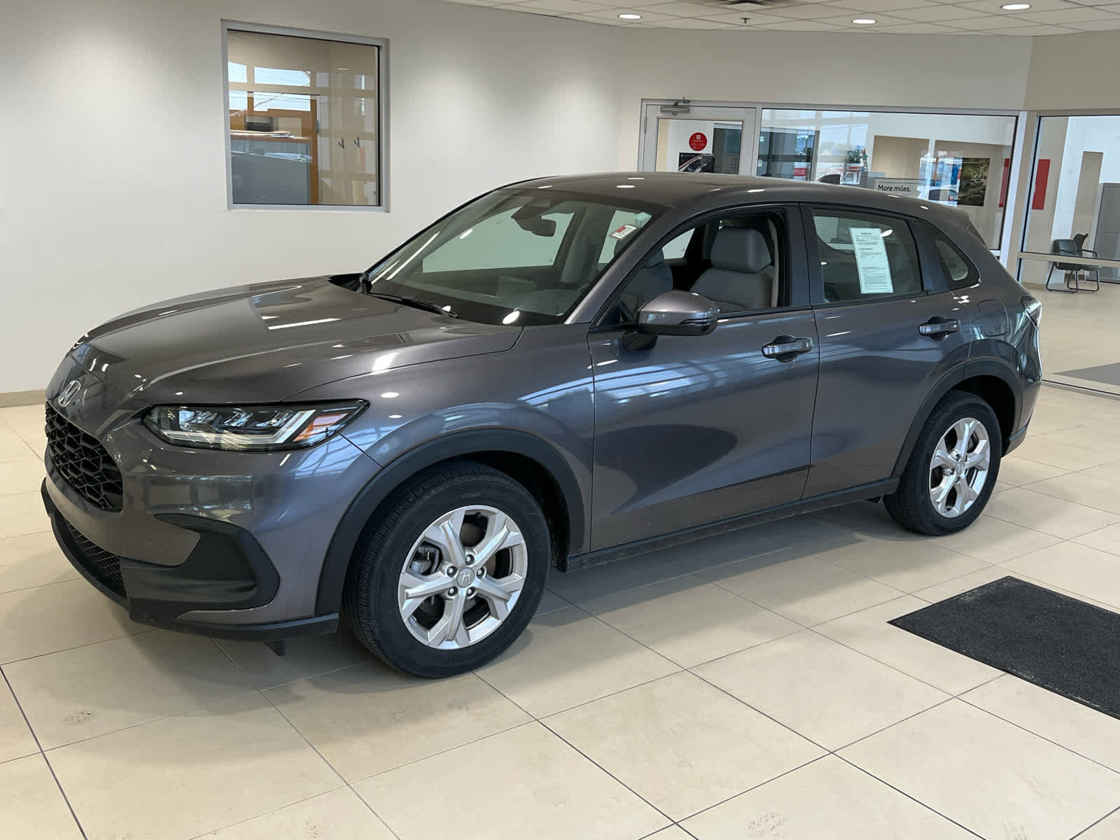Used 2024 Honda HR-V LX image 3