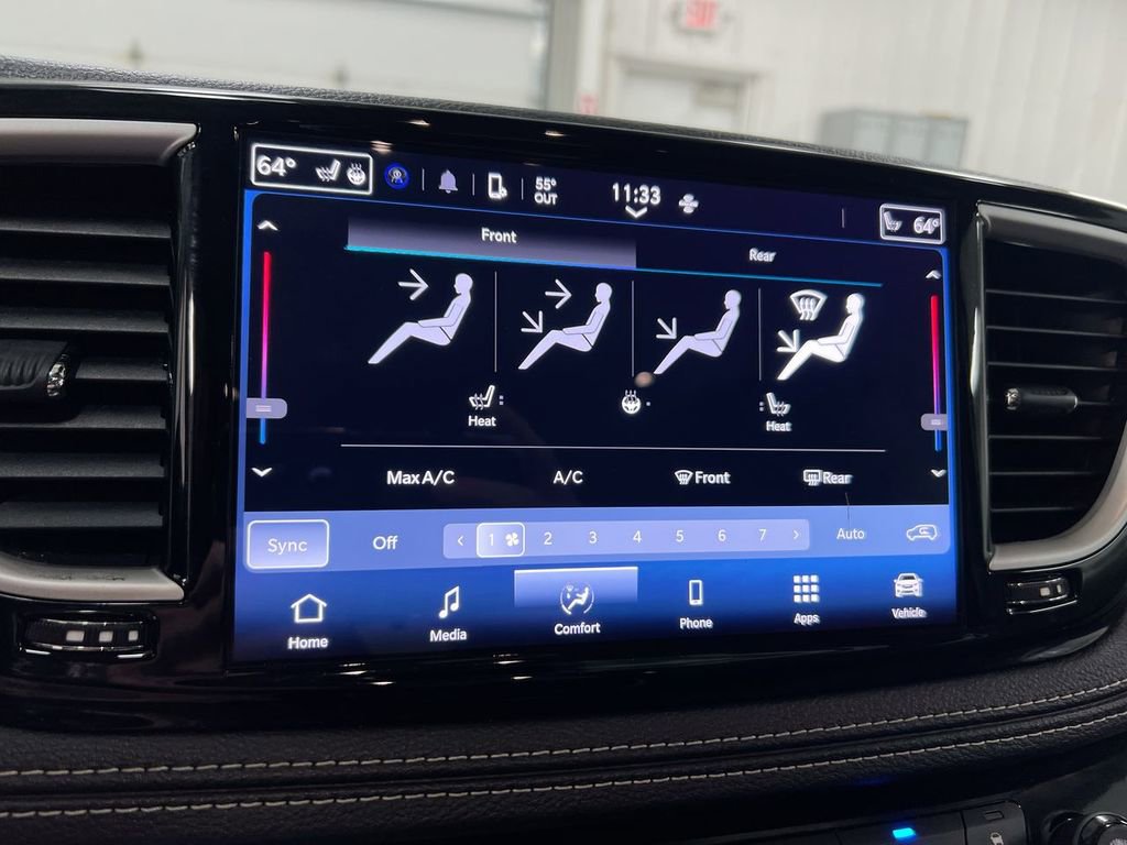 Used 2024 Chrysler Pacifica Touring-L image 16