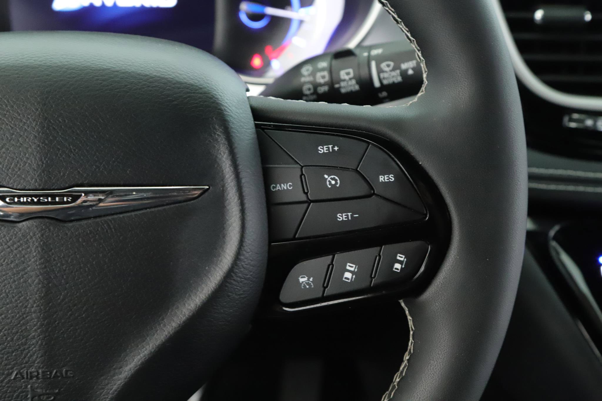 Used 2022 Chrysler Pacifica Touring-L w/ S Appearance Package image 11