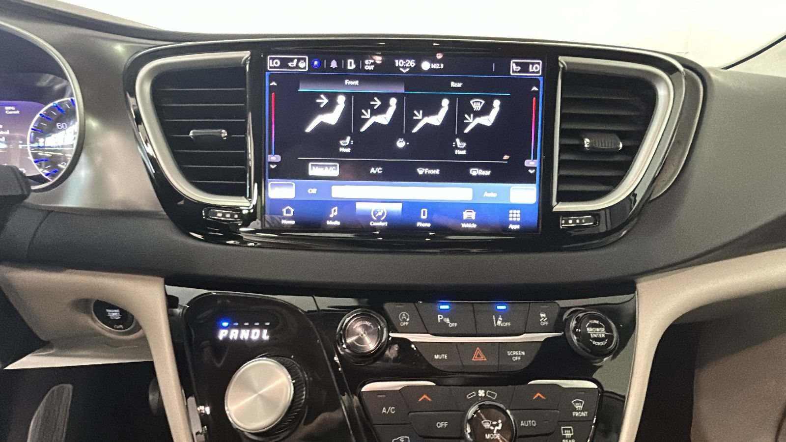 Used 2024 Chrysler Pacifica Touring-L FWD image 26
