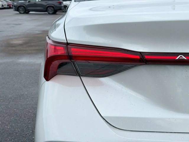 Used 2019 Toyota Avalon Limited FWD image 10