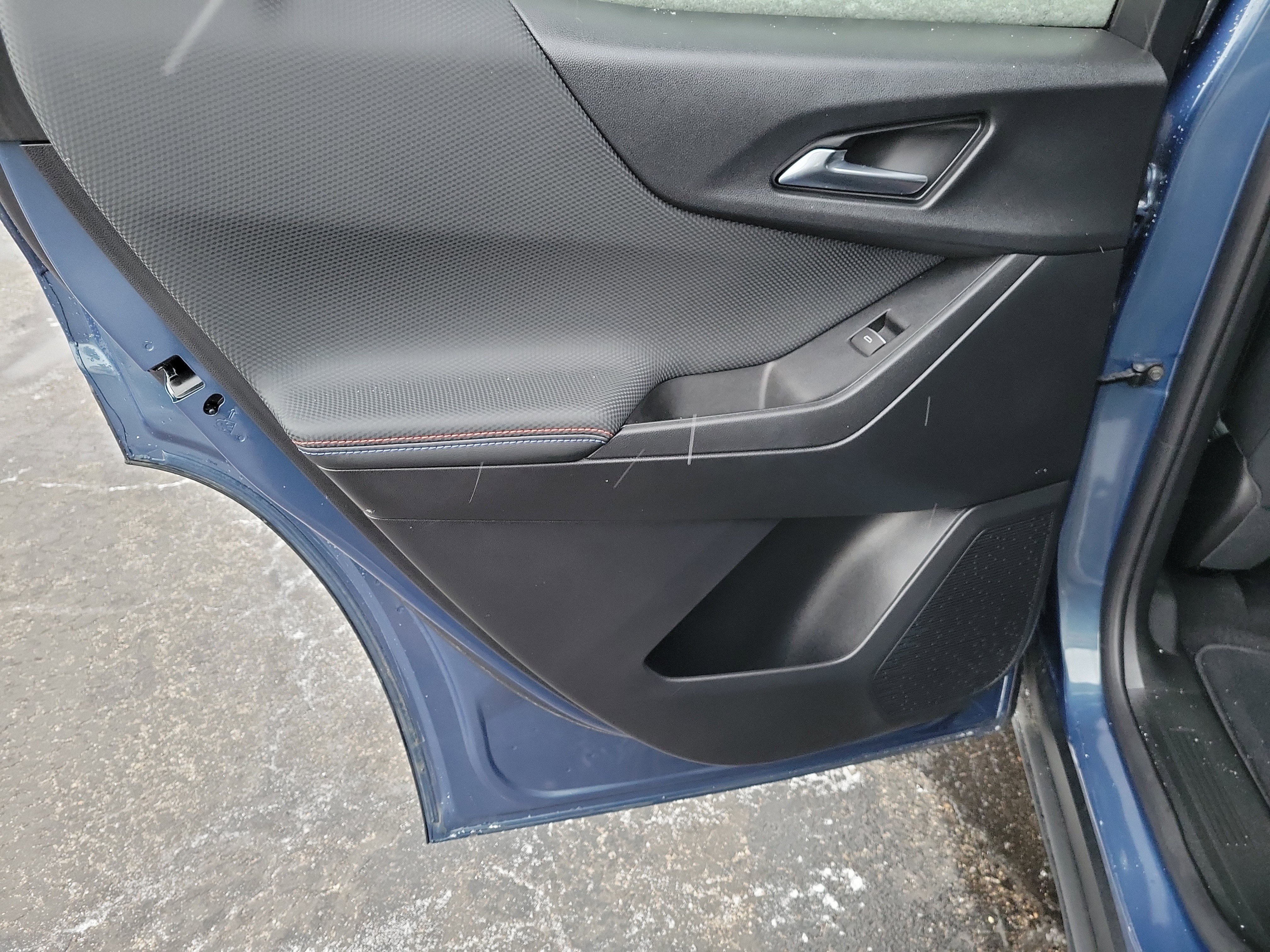 Used 2025 Chevrolet Equinox RS w/ Safety and Technology Package image 14