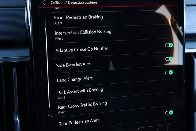 Used 2024 GMC Acadia Elevation image 18