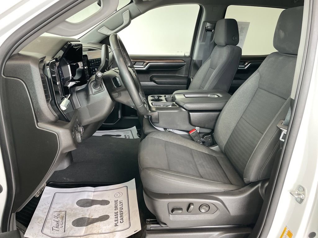 Used 2024 Chevrolet Silverado 1500 LT image 9