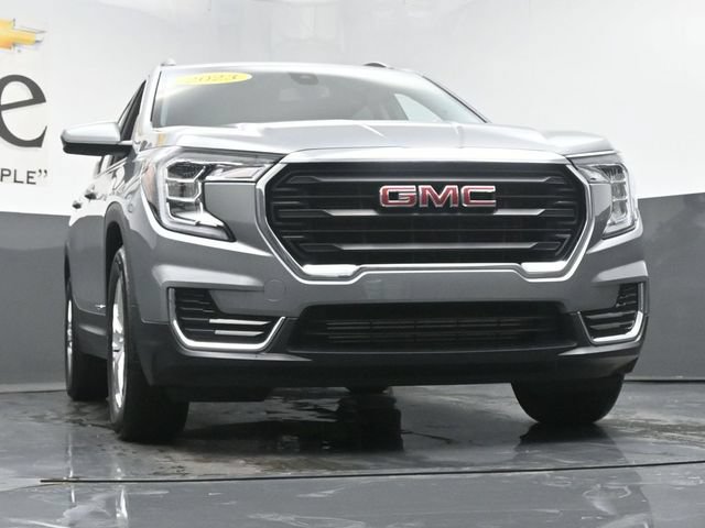 Used 2023 GMC Terrain SLE w/ Driver Convenience Package FWD image 3