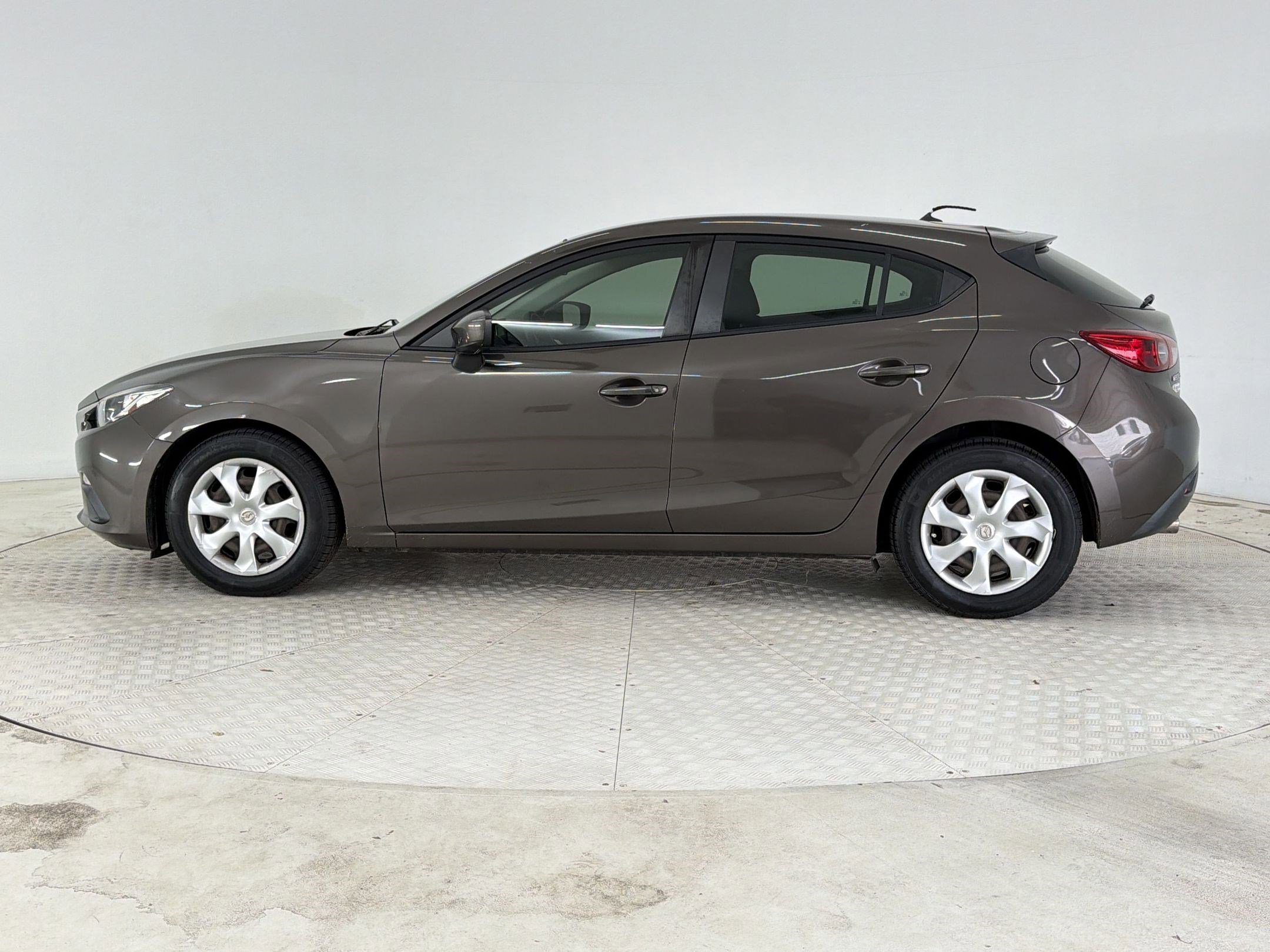 Used 2015 MAZDA MAZDA3 i Sport FWD image 2