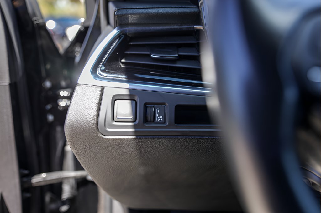Certified 2025 Cadillac XT6 Premium Luxury FWD image 15