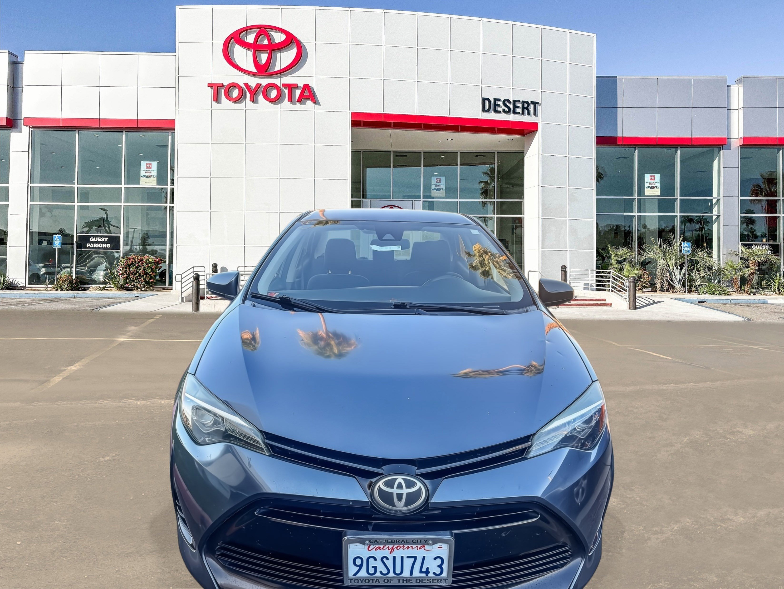 Used 2018 Toyota Corolla LE FWD image 2