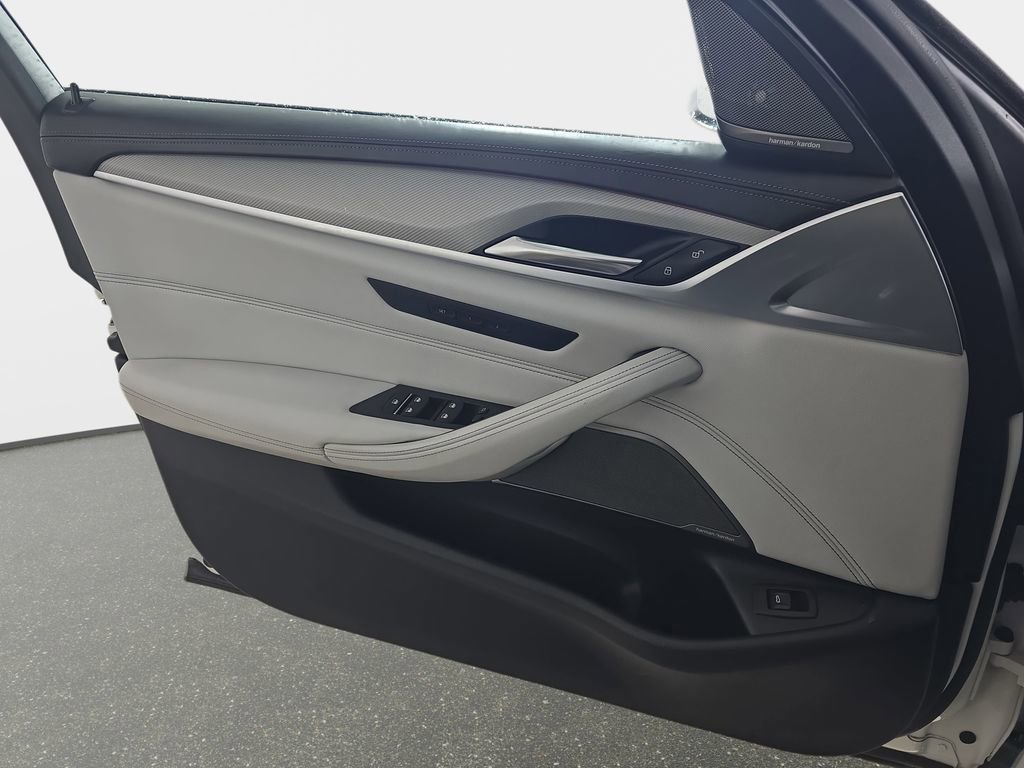 Used 2021 BMW M5 image 30