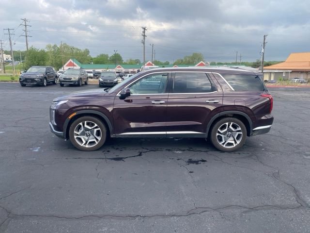 Used 2023 Hyundai Palisade Limited w/ Cargo Package FWD image 2