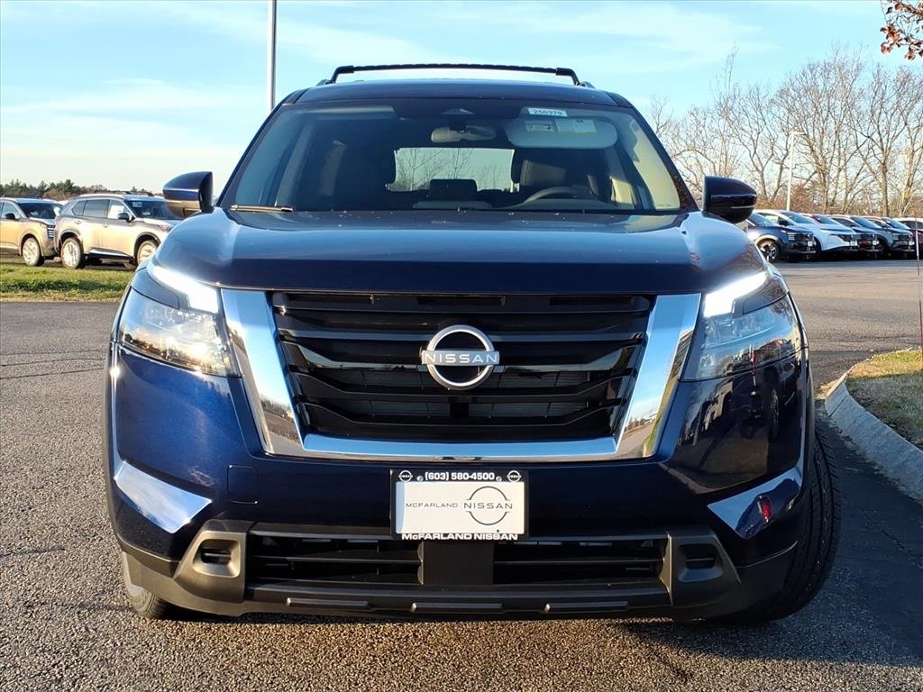 New 2025 Nissan Pathfinder SV image 2