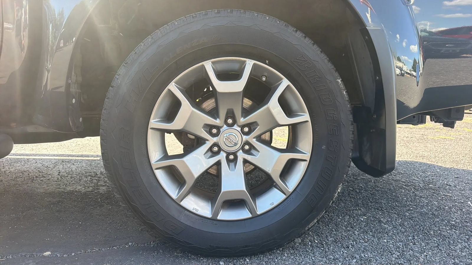 Used 2015 Nissan Frontier SL w/ Moonroof Package AWD/4WD image 10